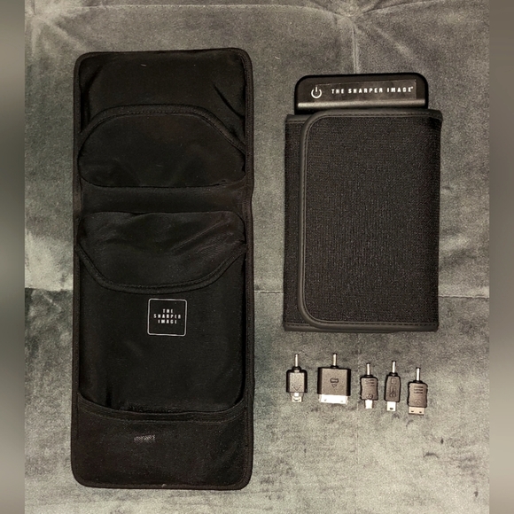 SHARPER IMAGE PORTABLE CHARGING VALLET CHARGE 3 DEVICES 5 DIFFERENT POWER TIPS - Picture 8 of 10